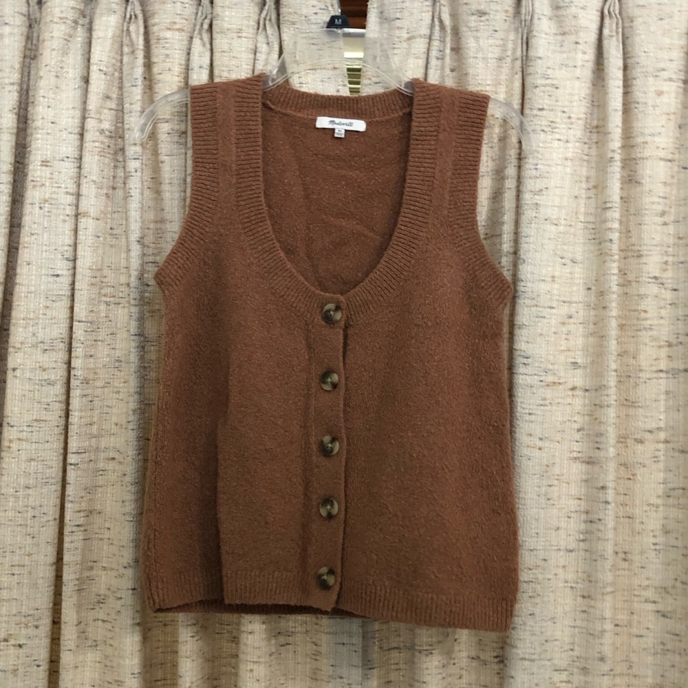 Madewell Kneale Button-Front Sweater Vest in Heather Rosewood - XS